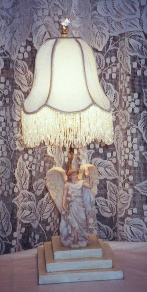 angel.lamp.lit.jpg (54217 bytes)