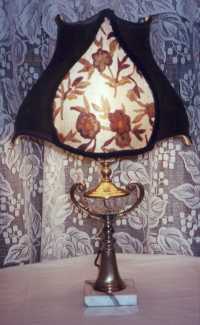 taupe.lamp.lit.jpg (10559 bytes)